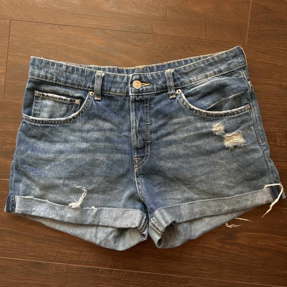 &Denim Distressed Boyfriend Shorts Size 8